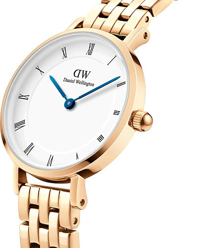 Daniel Wellington Petite Roman Numerals 5-Link Gold DW00100682